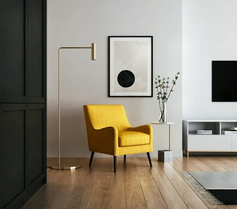 Rincón de lectura con un cuadro minimalista